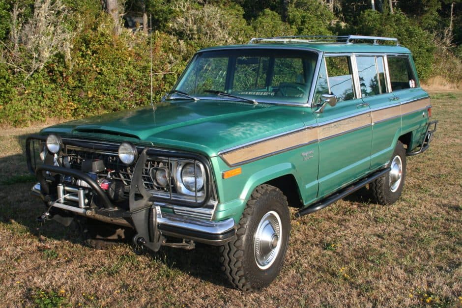 1976 Jeep SJ Wagoneer sold for $18,600