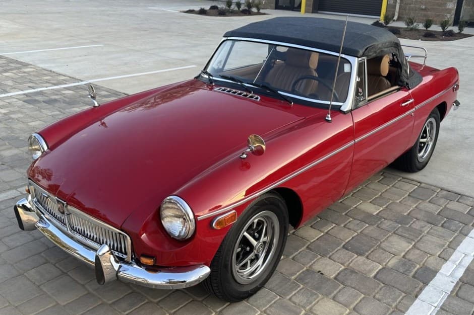 1976 MG MGB sold for $8,000