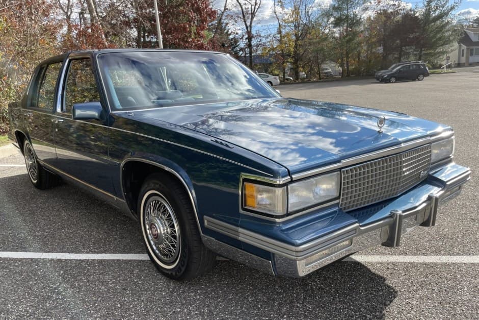 1988 Cadillac Fleetwood 1985-1996 sold for $7,400
