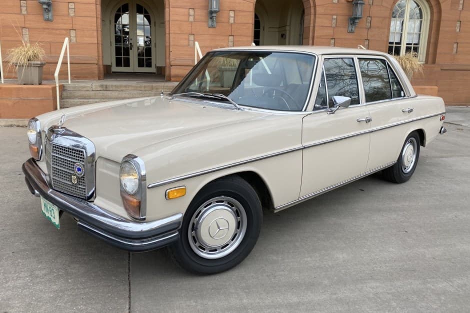 1971 Mercedes-Benz W114 & W115 sold for $8,800