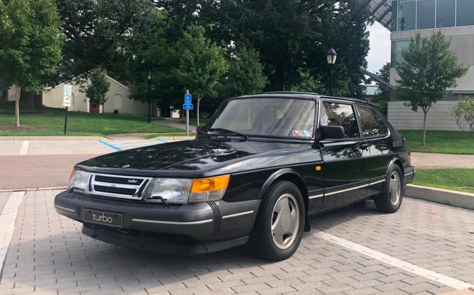 1993 Saab 900 sold for $6,800