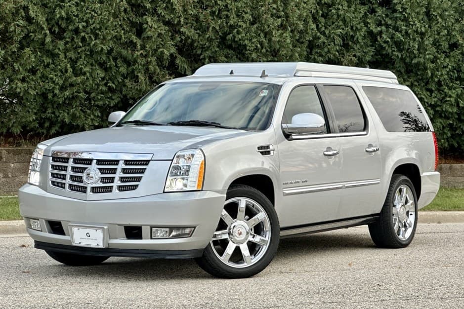 2011 Cadillac Escalade & EXT GMT900 (2007-2014) sold for $25,250