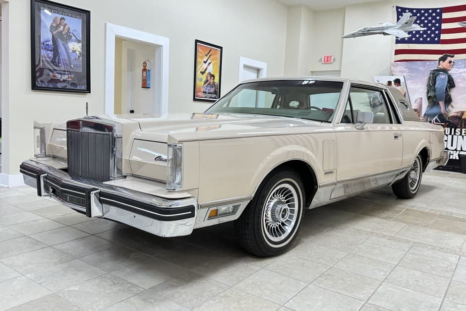 1981 Lincoln Continental Mark VI (1980-1983) sold for $18,250