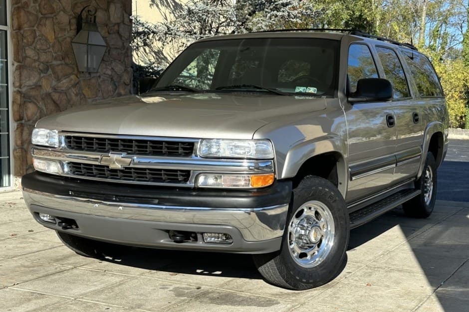 2001 Chevrolet Suburban (GMT800 2000-2006) sold for $20,500