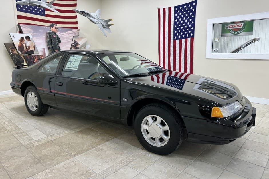 1993 Ford Thunderbird (1989-1997) sold for $18,250