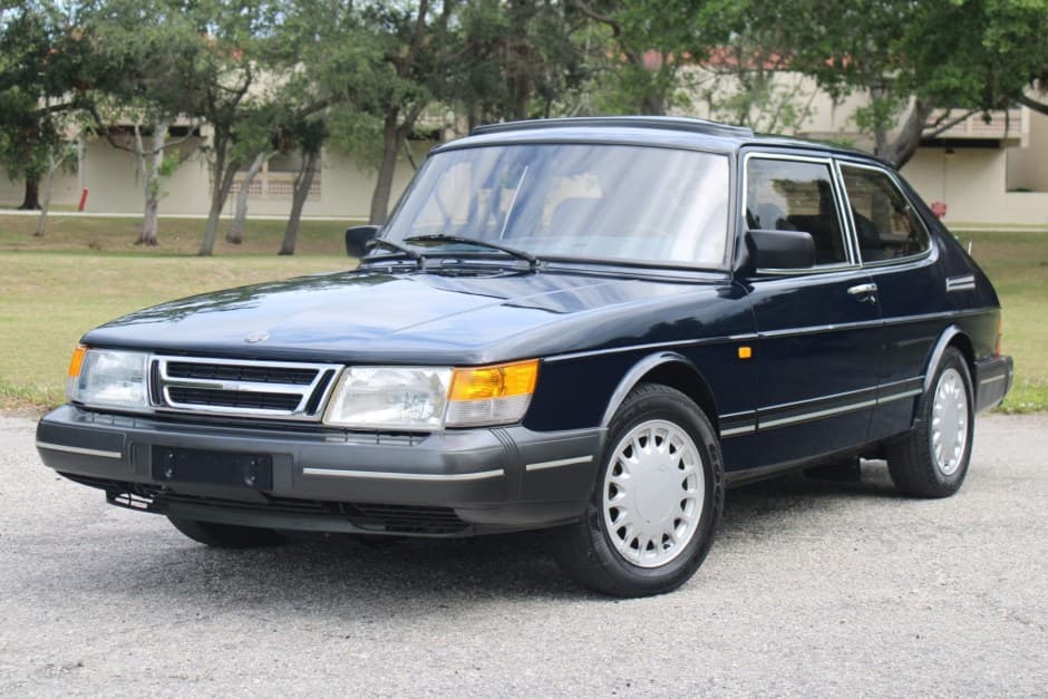 1988 Saab 900 sold for $15,500