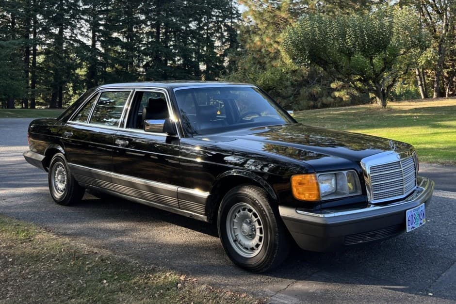 1985 Mercedes-Benz W126 S-Class sold for $10,000