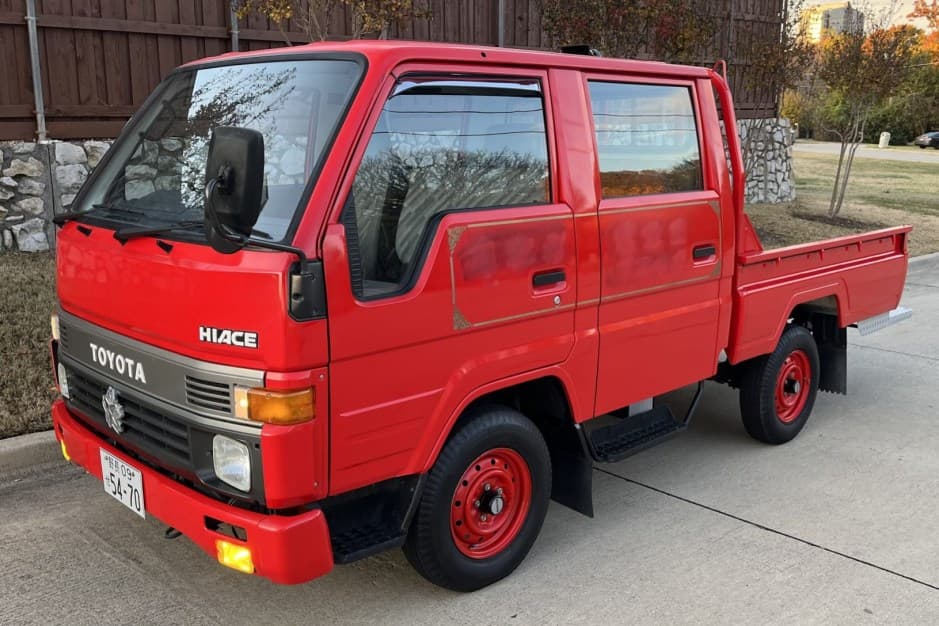 1992 Toyota HiAce sold for $21,222