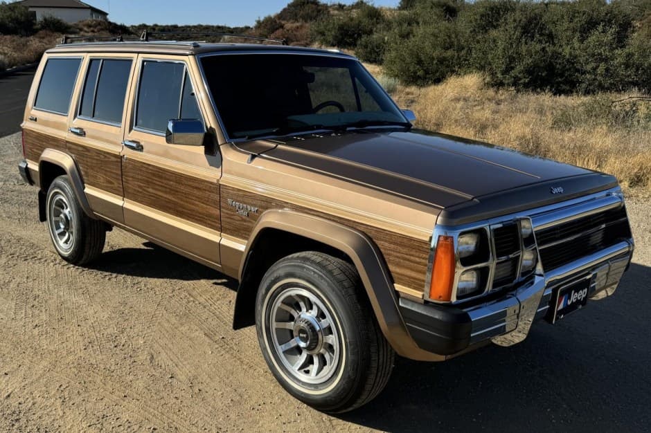 1988 Jeep XJ Wagoneer sold for $16,500
