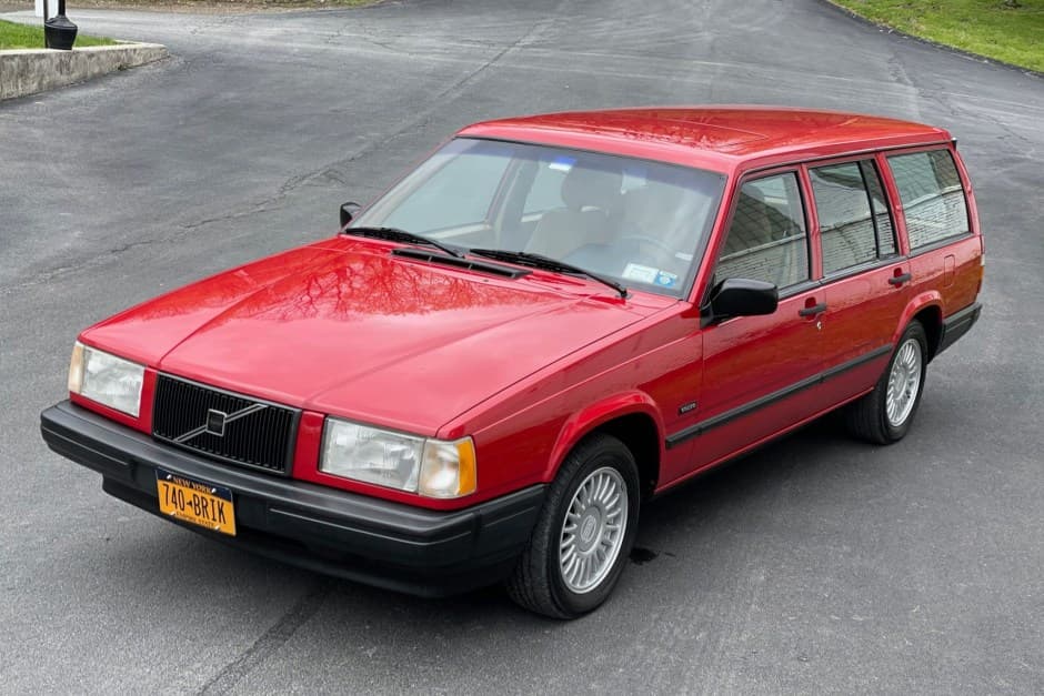 1992 Volvo 700-Series sold for $17,750