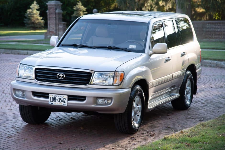 2000 Toyota Land Cruiser 100-Series sold for $21,500