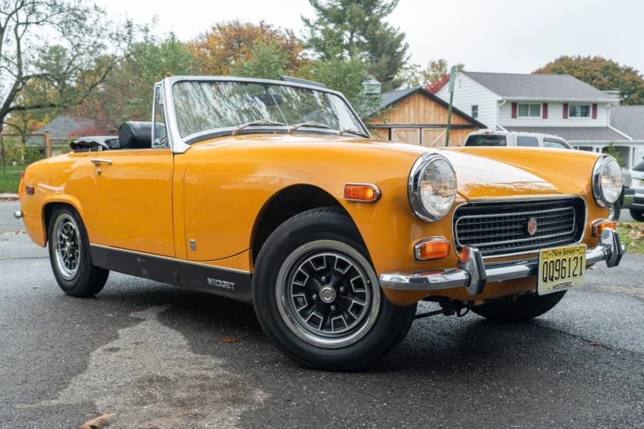 1971 MG Midget sold for $6,900