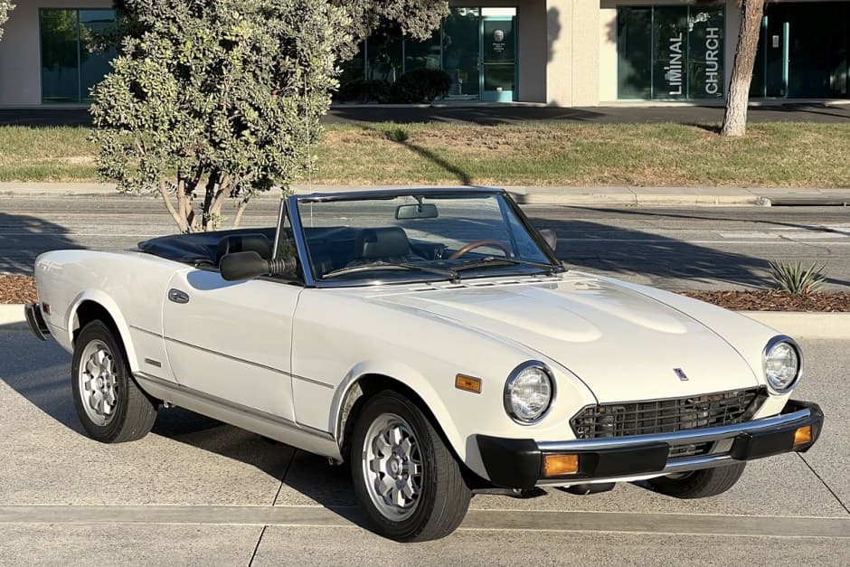1984 Fiat 124 Spider (1966-1985) sold for $10,500