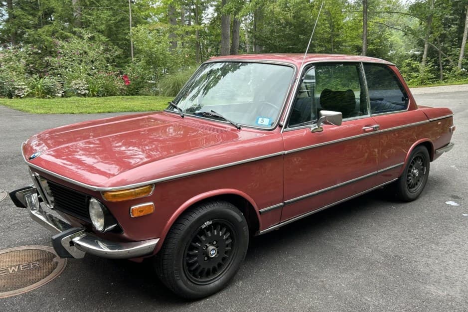 1976 BMW 2002 sold for $10,000