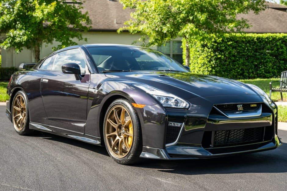 2021 Nissan GT-R R35 sold for $144,000