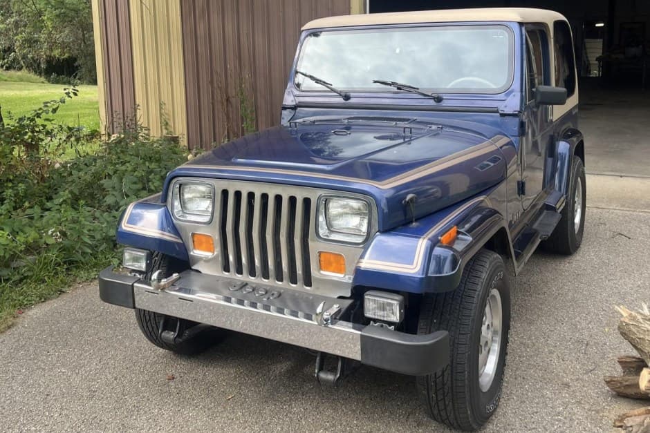 1990 Jeep Wrangler YJ (1987-1995) sold for $13,000