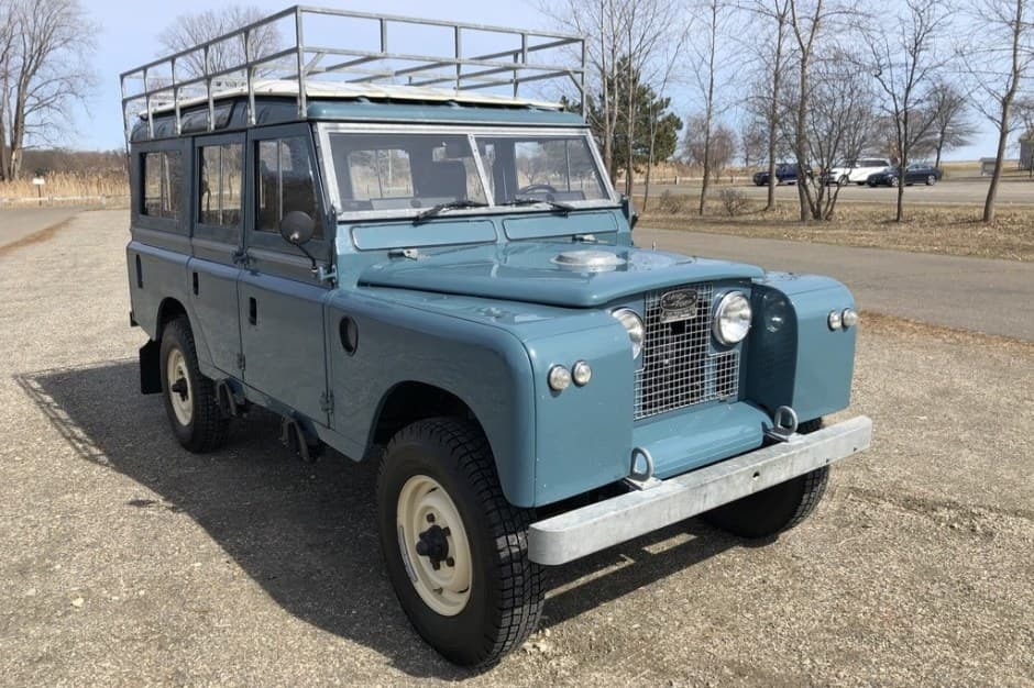 1967 Land Rover Series 109 sold for $42,000