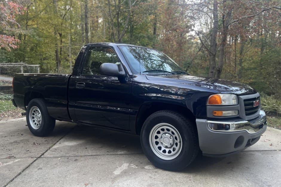 2007 GMC Sierra (GMT800 1999-2007) sold for $13,800
