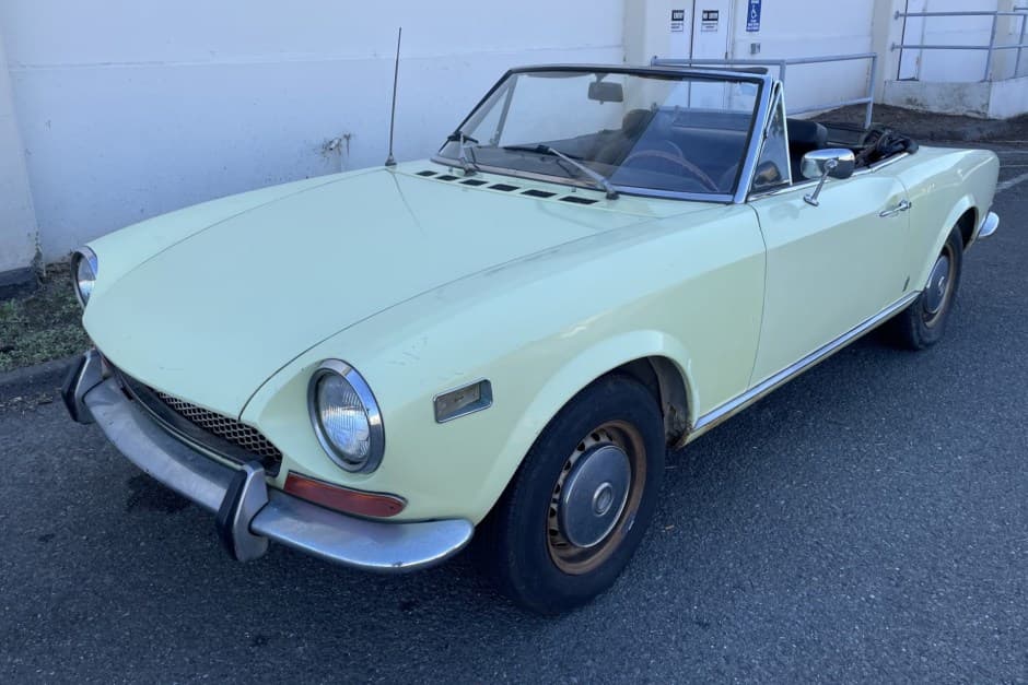 1971 Fiat 124 Spider (1966-1985) sold for $4,000