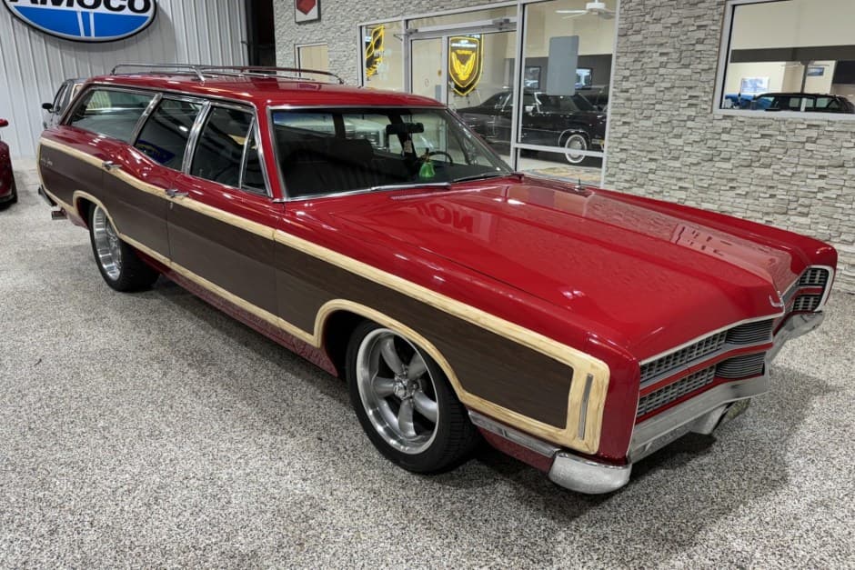 1969 Ford Country Squire sold for $25,250