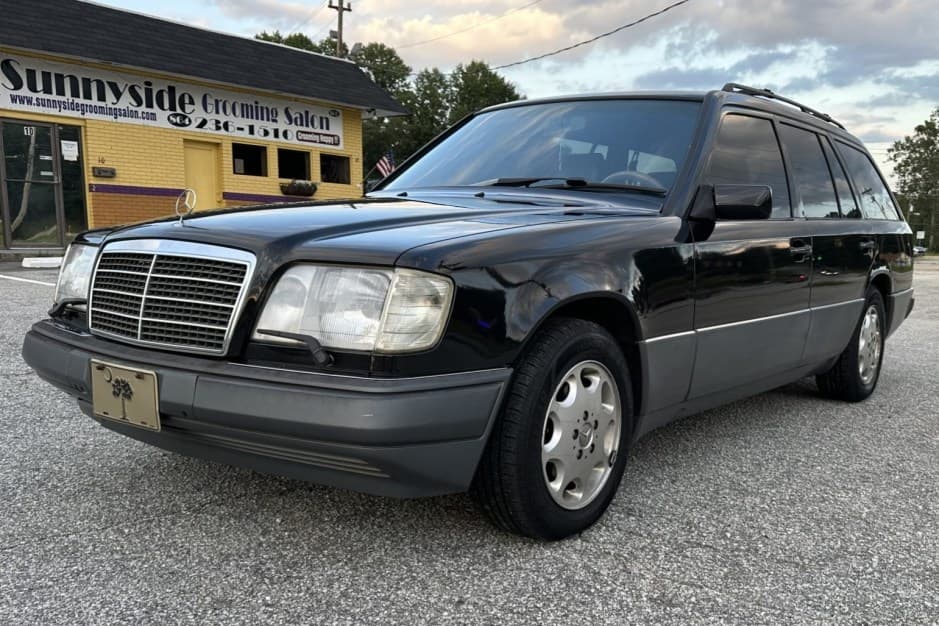 1995 Mercedes-Benz W124 E-Class sold for $3,400