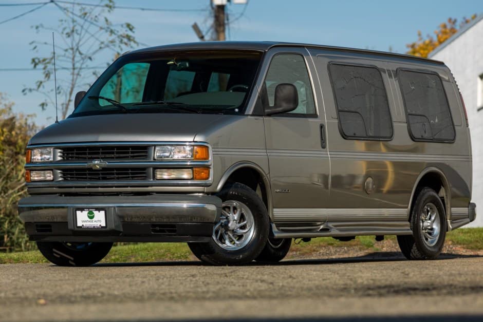 2002 Chevrolet Express sold for $17,000
