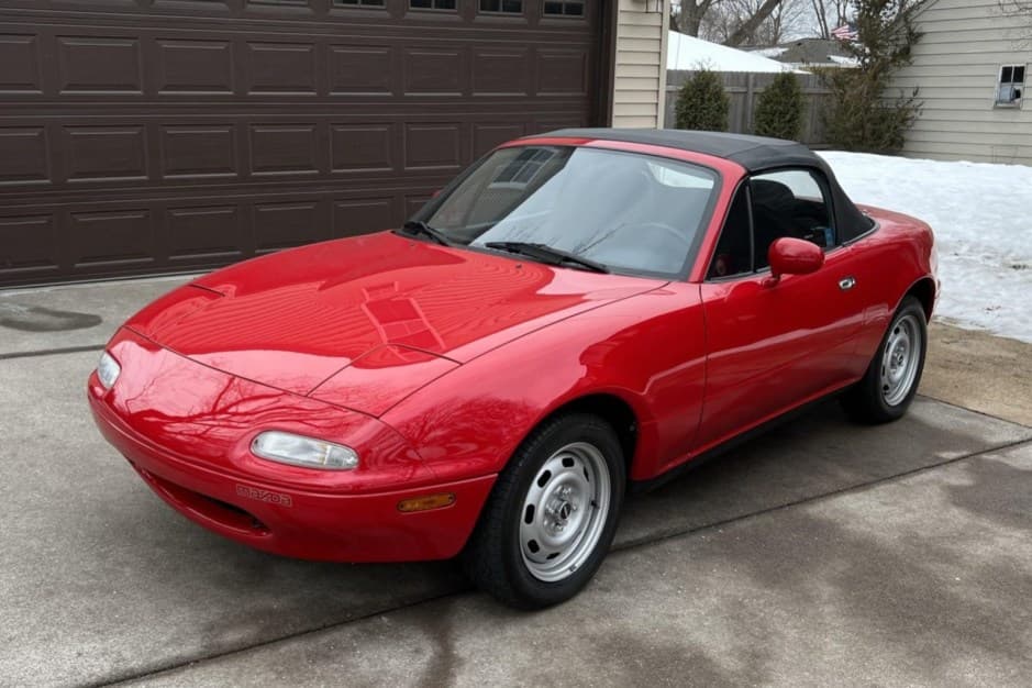 1990 Mazda NA MX-5 Miata sold for $23,500