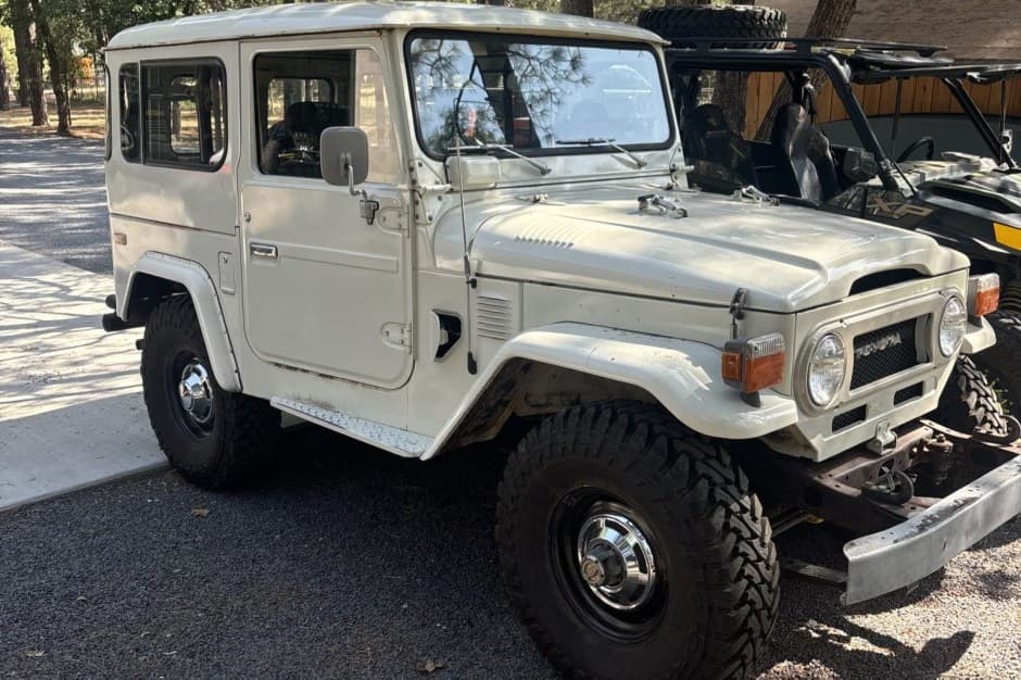 1977 Toyota Land Cruiser FJ40 sold for $25,250