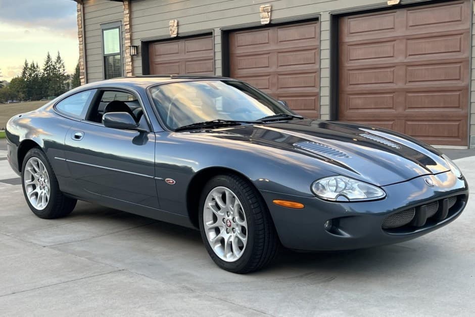 2000 Jaguar XKR sold for $12,805