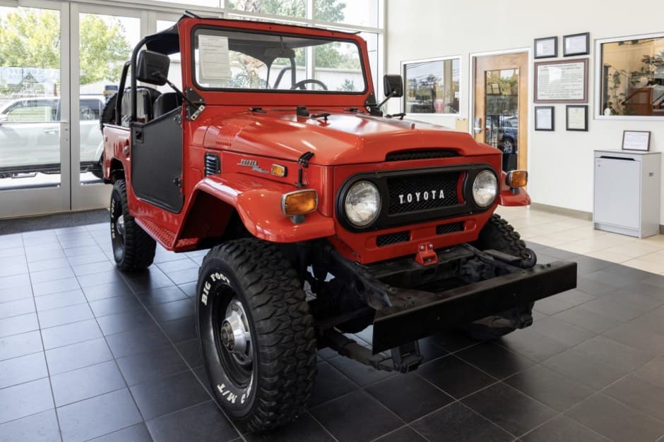1970 Toyota Land Cruiser FJ40 sold for $15,250