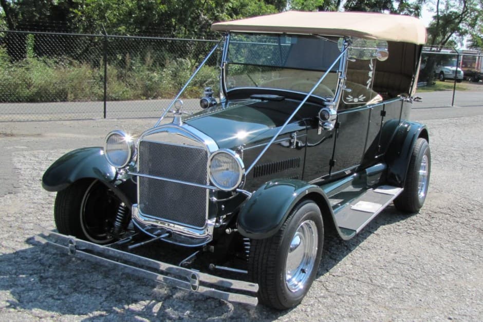 1925 Ford  sold for $15,500