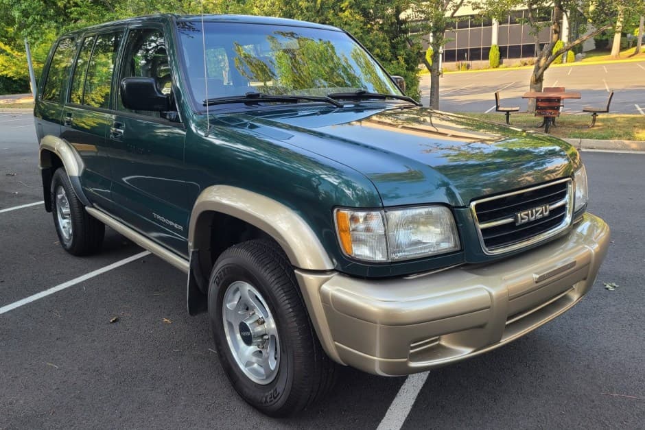 1998 Isuzu Trooper sold for $8,325