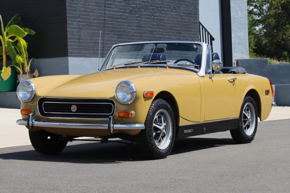 1973 MG Midget sold for $18,750