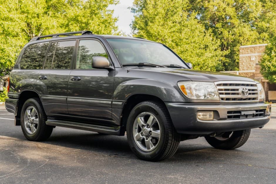 2007 Toyota Land Cruiser 100-Series sold for $12,750
