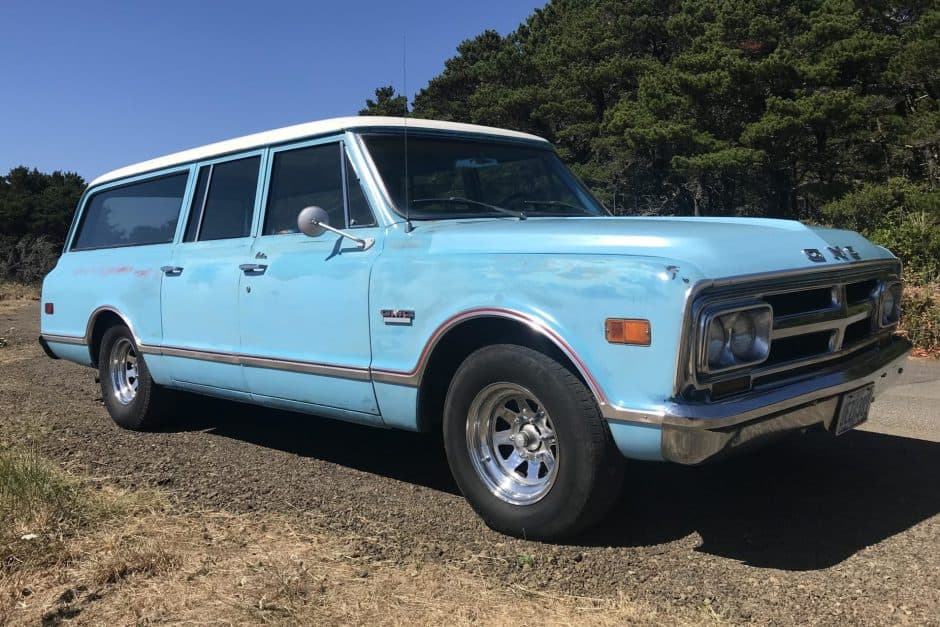 1968 GMC Suburban (1967-1972) sold for $10,568