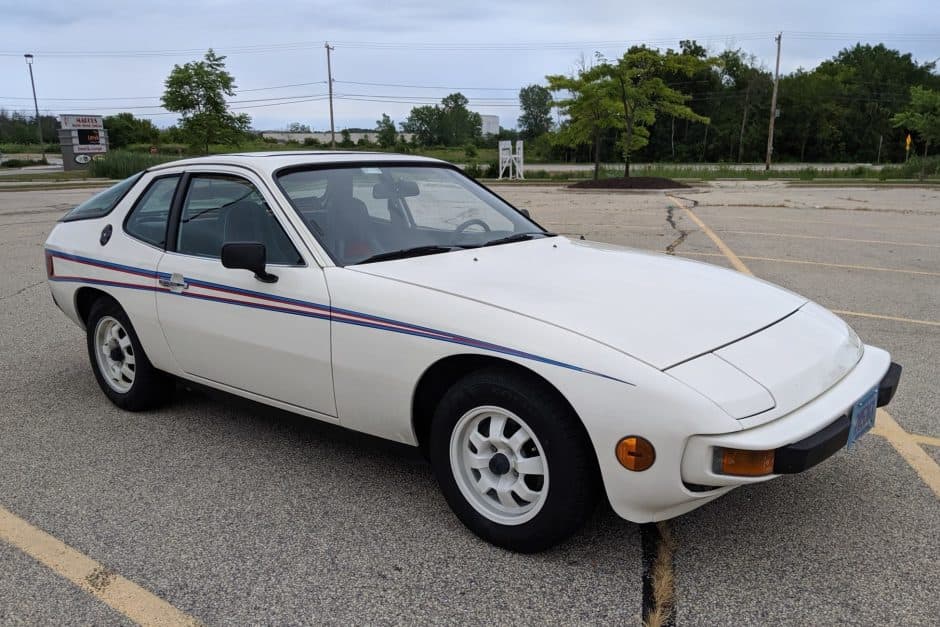 1977 Porsche 924 sold for $8,329