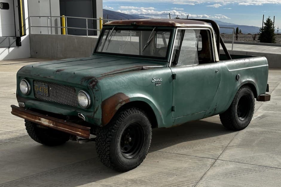 1962 International Harvester Scout sold for $8,150