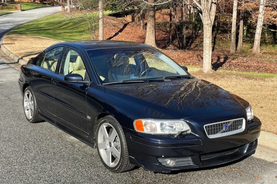 2005 Volvo S60R sold for $10,550