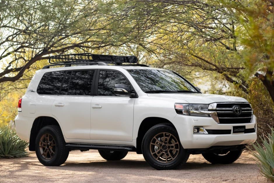 2020 Toyota Land Cruiser 200-Series sold for $101,000