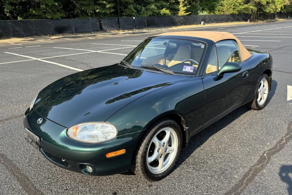 2000 Mazda NB MX-5 Miata sold for $12,250