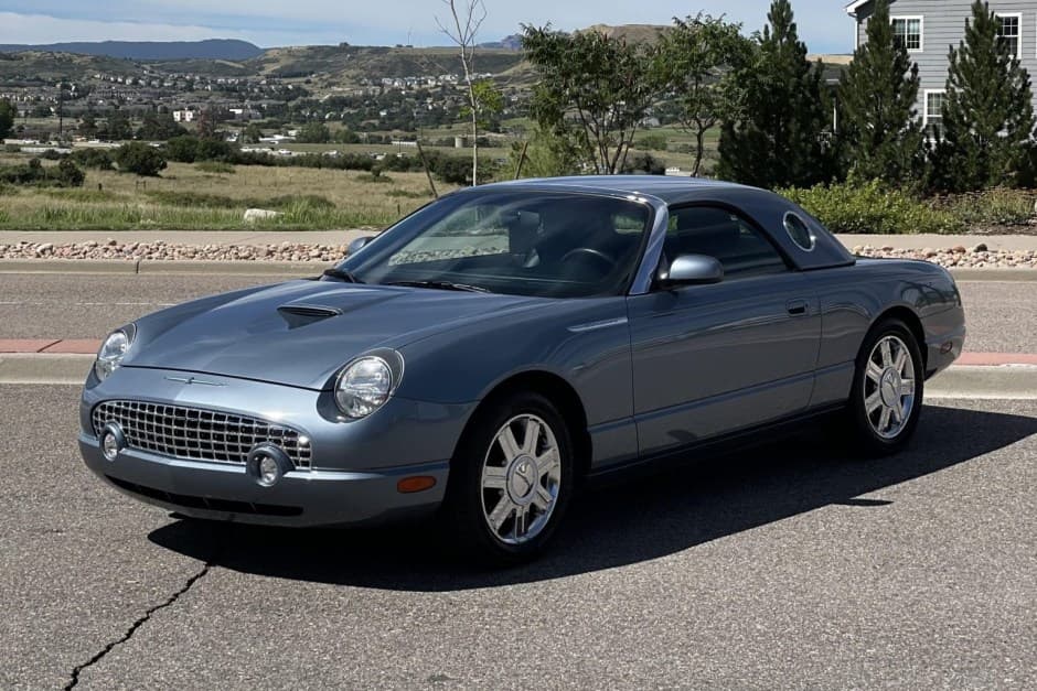 2005 Ford Thunderbird (2002-2005) sold for $22,501