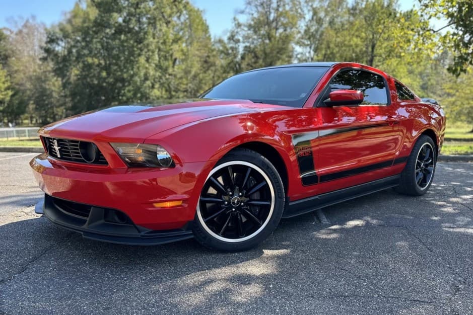 2012 Ford Mustang S197 2005-2014 sold for $31,757