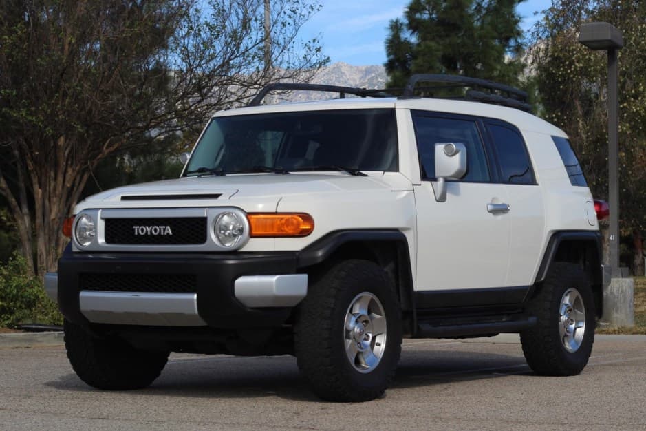 2010 Toyota FJ Cruiser sold for $21,577