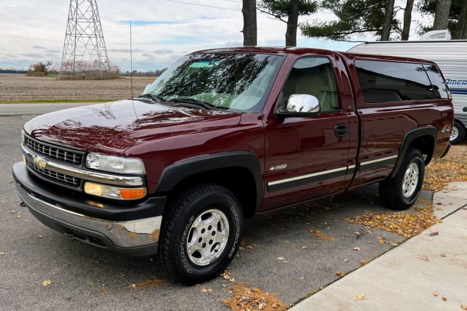 2002 Chevrolet Silverado GMT800 (1999-2007) sold for $17,000