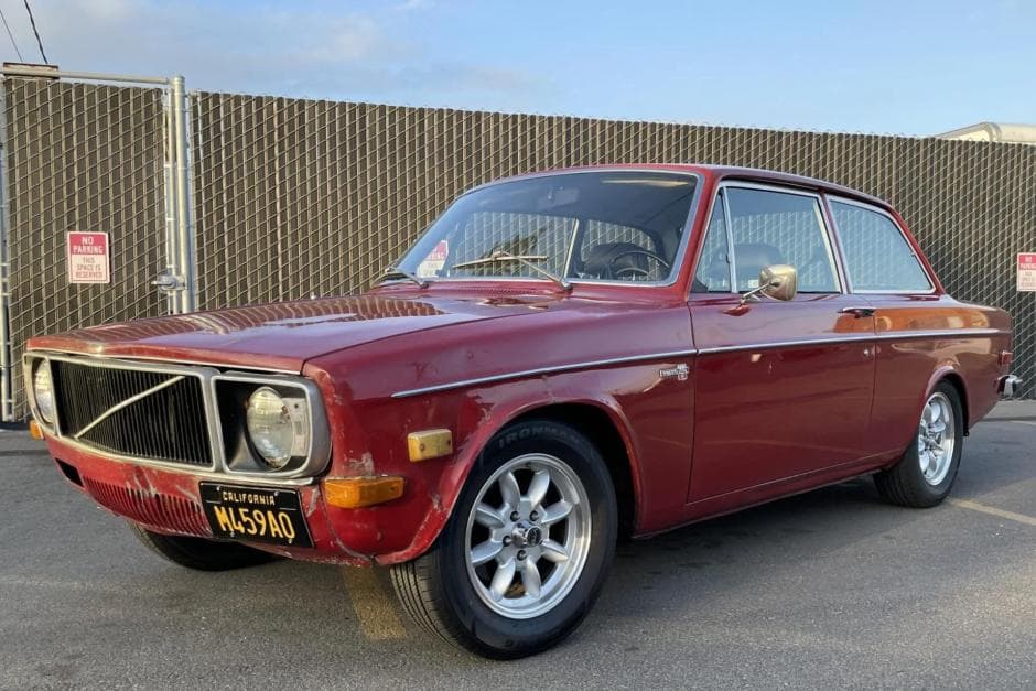 1971 Volvo 140 sold for $8,000