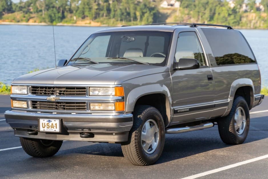 1998 Chevrolet Tahoe GMT400 sold for $25,250