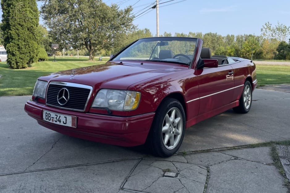 1995 Mercedes-Benz W124 E-Class sold for $4,300