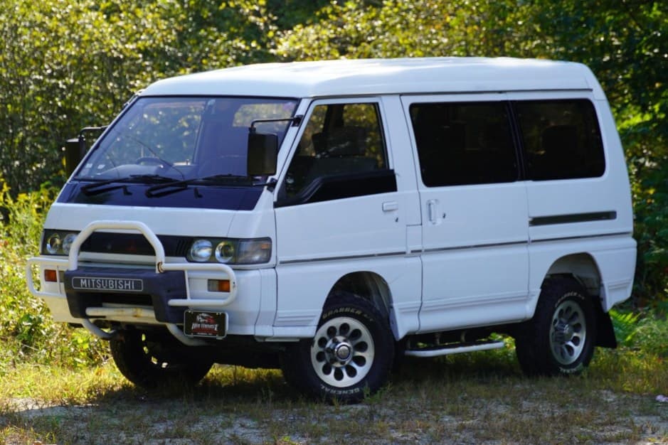 1992 Mitsubishi Delica sold for $8,300