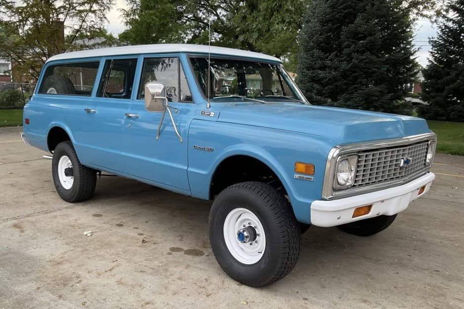 1972 Chevrolet Suburban (1967-1972) sold for $29,500