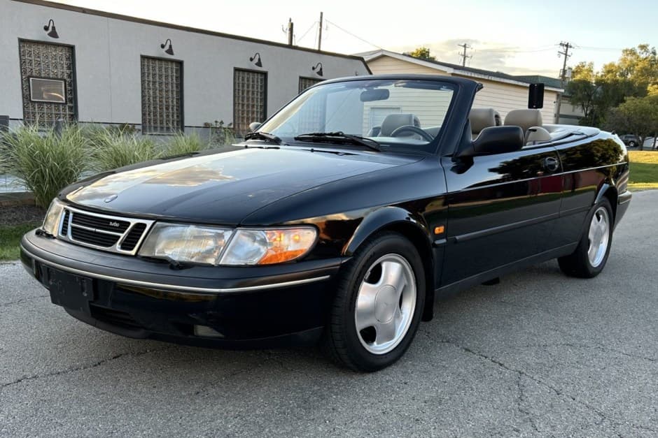 1995 Saab 900 sold for $6,300
